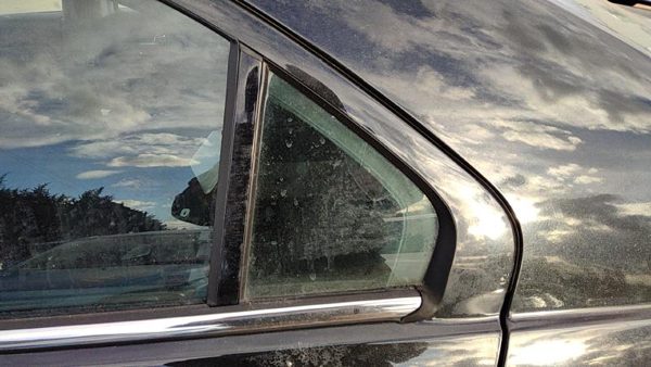 2006-2012 Ford Fusion Driver Left Rear Vent Window Back Door Glass With Frame — photo 1