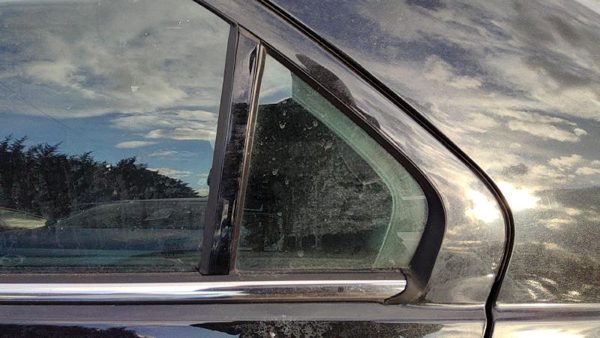 2006-2012 Ford Fusion Driver Left Rear Vent Window Back Door Glass With Frame — photo 2
