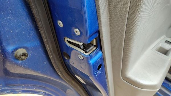 2008 Dodge Avenger Driver Left Rear Door Latch With Rods/Cables Oem Back — photo 1