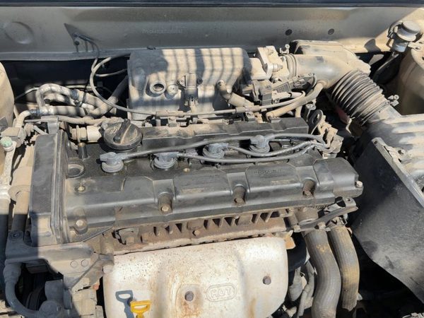 2001-2002 Hyundai Elantra Valve Cover Oem 2.0L 2240023510 — photo 1