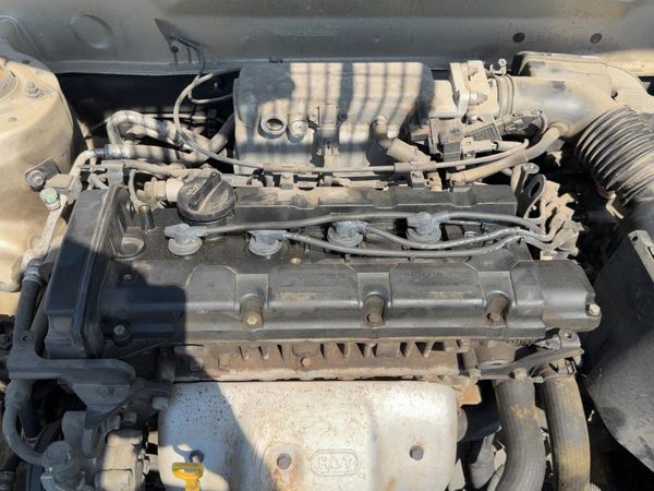 2001-2002 Hyundai Elantra Valve Cover Oem 2.0L 2240023510 — photo 2