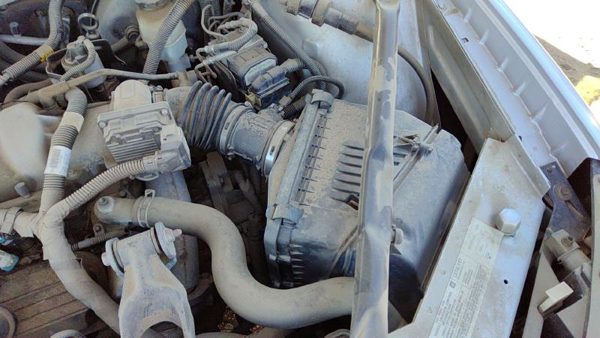 04 Grand Prix Complete Air Intake Cleaner Filter Box Housing With Tube Oem 3.8L — photo 1