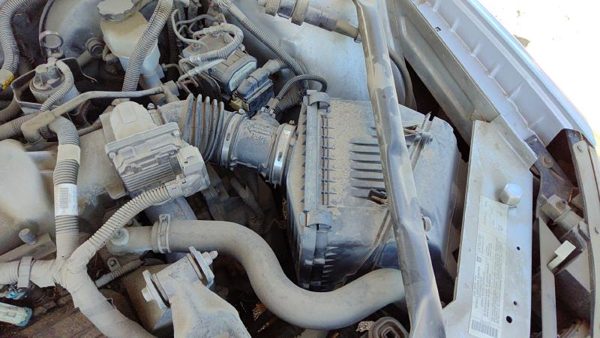 04 Grand Prix Complete Air Intake Cleaner Filter Box Housing With Tube Oem 3.8L — photo 3