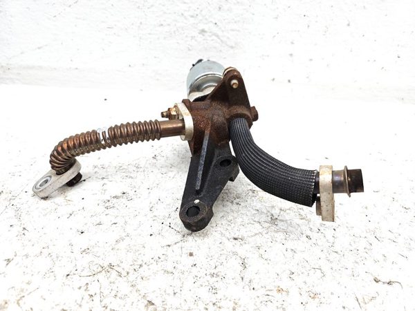 2005 Buick LeSabre Exhaust Gas Valve Egr Adaptor Spacer Plate Mount — photo 4