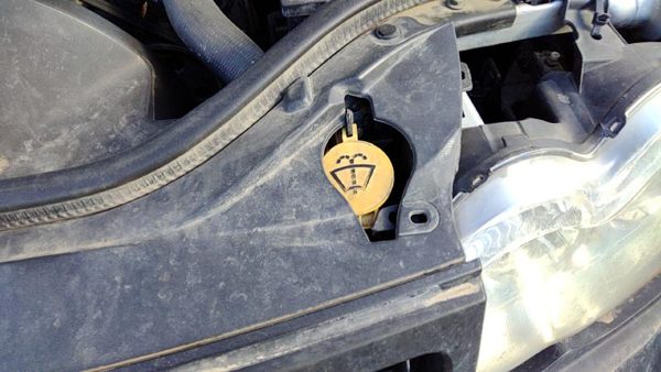 07-10 Grand Cherokee Windshield Washer Fluid Reservoir With Pump Oem Wiper Tank — photo 2