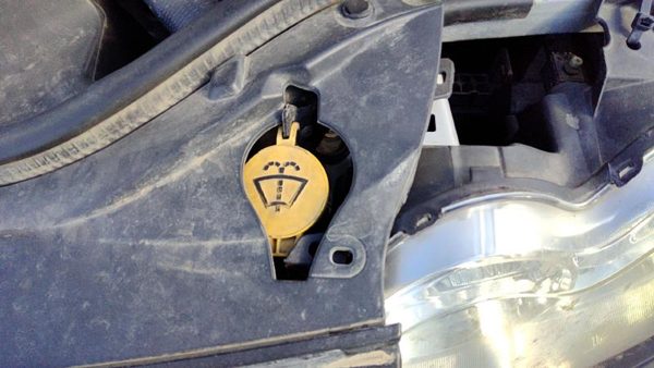 07-10 Grand Cherokee Windshield Washer Fluid Reservoir With Pump Oem Wiper Tank — photo 3