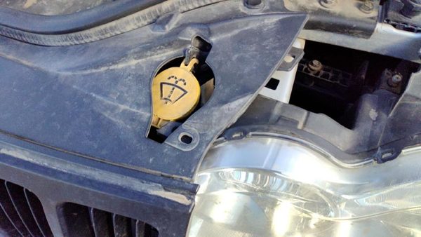 07-10 Grand Cherokee Windshield Washer Fluid Reservoir With Pump Oem Wiper Tank — photo 4