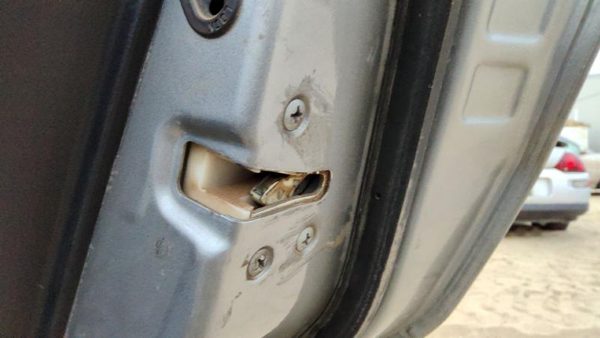 10-14 Legacy Outback Passenger Right Rear Door Latch With Rods/Cables Back — photo 2