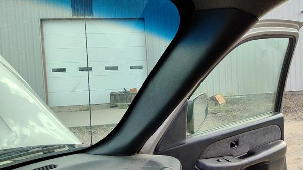 02 Sierra 2500 Hd Passenger Right A Pillar Trim Windshield Post Panel Graphite — photo 1