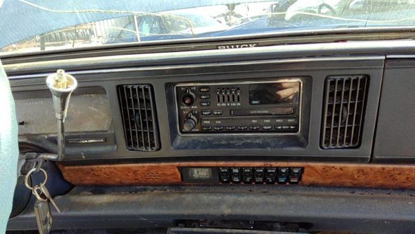 1992-1993 Buick Lesabre Trim Bezel Around Speedometer Oem Dash Surround Panel — photo 1