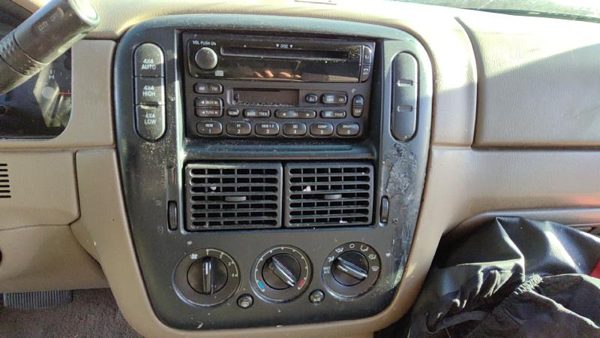 2002-2005 Ford Explorer Trim Bezel Around Radio Surround Dash Panel Oem — photo 2