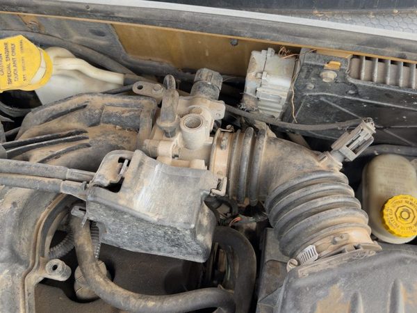 2001-2002 Chrysler Pt Cruiser Throttle Body Valve Oem With Sensors 2.4L — photo 2