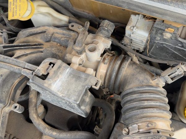 2001-2002 Chrysler Pt Cruiser Throttle Body Valve Oem With Sensors 2.4L — photo 4
