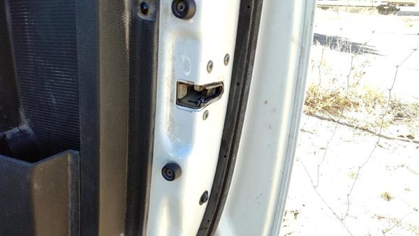 13-23 Ram 4500 Passenger Right Front Door Latch With Rods/Cables Regular Cab — photo 1