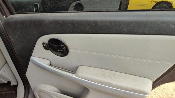 05-07 Equinox Passenger Right Rear Door Trim Panel With Switches Back Gray 142 — photo 3