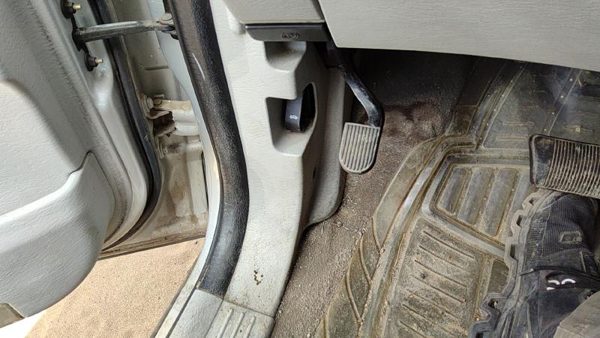 07-08 Chrysler Pacifica Driver Left Lower Kick Trim Panel Oem Gray Da — photo 2