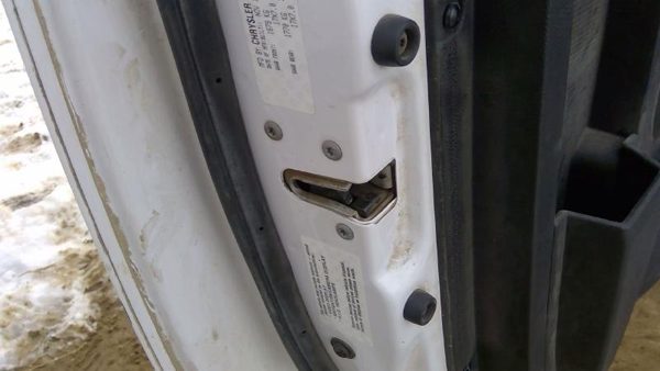 2013 Dodge Ram 1500 Driver Left Front Door Latch With Mount Bracket Standard Cab — photo 3