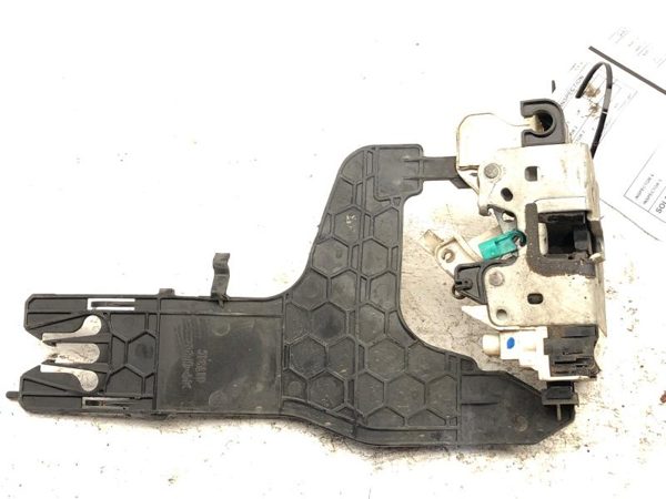 2013 Dodge Ram 1500 Driver Left Front Door Latch With Mount Bracket Standard Cab — photo 1