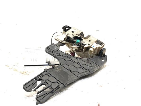 2013 Dodge Ram 1500 Driver Left Front Door Latch With Mount Bracket Standard Cab — photo 10