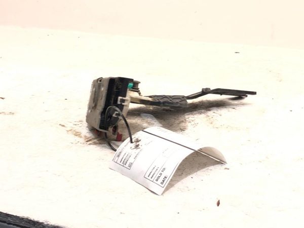 2013 Dodge Ram 1500 Driver Left Front Door Latch With Mount Bracket Standard Cab — photo 7