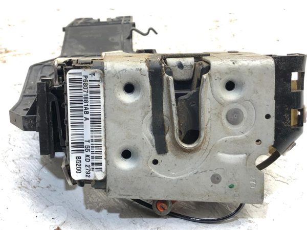 2013 Dodge Ram 1500 Driver Left Front Door Latch With Mount Bracket Standard Cab — photo 14