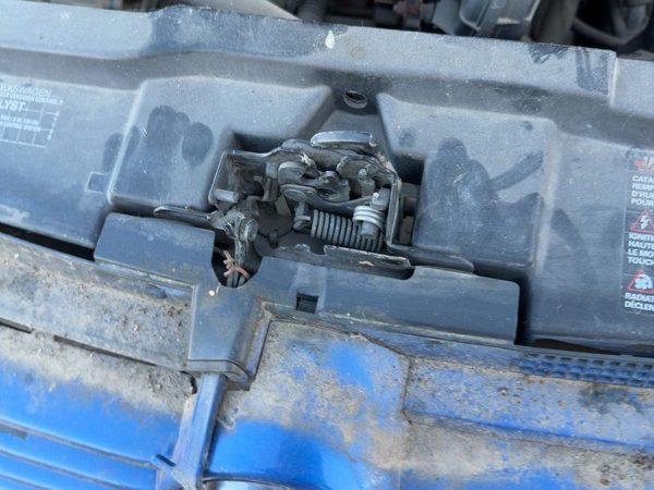 1999-2007 Vw Jetta Hood Latch Assembly With Bracket Oem Sedan 4 Cylinder — photo 3