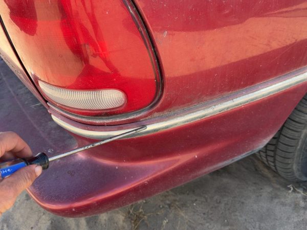 96 Town & Country Passenger Right Quarter Panel Molding Rear Candy Apple Red Ph2 — photo 1