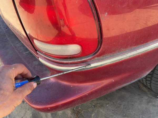 96 Town & Country Passenger Right Quarter Panel Molding Rear Candy Apple Red Ph2 — photo 2