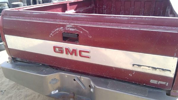 1988 GMC Sierra Trunk/decklid/hatch/tailgate Red — photo 2