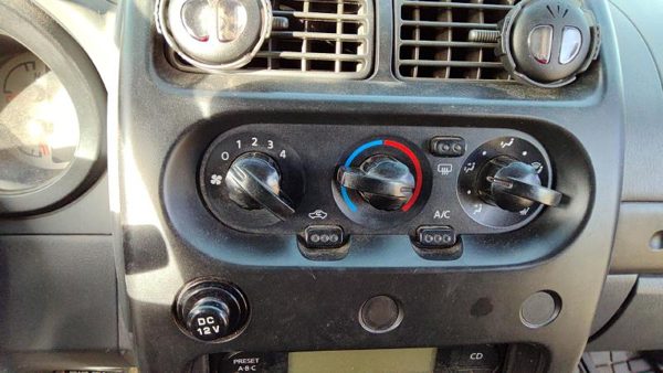 03-04 Nissan Xterra Temperature Control Module In Dash Heater Ac Head Unit Xe — photo 3