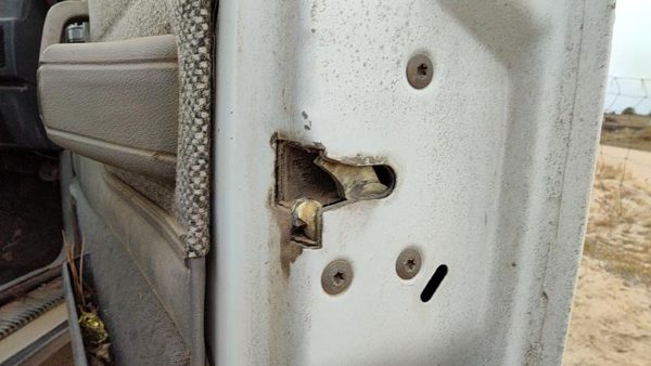 1991-2001 Jeep Cherokee Passenger Right Front Door Latch With Rods/Cables Oem — photo 4