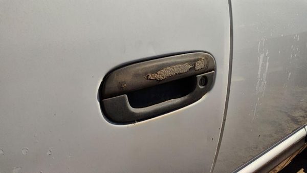 1998 Dodge Ram 1500 Outside Door Handle LH White — photo 3