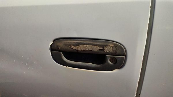 1998 Dodge Ram 1500 Outside Door Handle LH White — photo 1