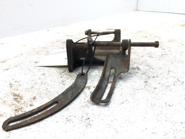 1983 Ford Van E150 5.8L Alternator Smog Pump Bracket Oem Eque-9B450-Aa — photo 2