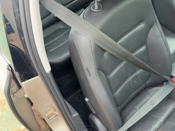 2011-2018 Vw Jetta Passenger Right Front Seat Belt Retractor Oem Shoulder Black — photo 2