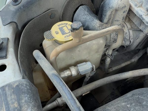 05-07 Dodge Dakota Windshield Washer Fluid Reservoir With Pump Oem Wiper Tank — photo 3