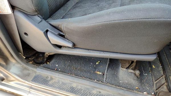 01-04 Nissan Xterra Passenger Right Side Seat Trim Panel Oem Gray K — photo 3