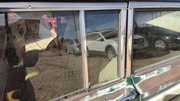 84-91 Grand Wagoneer Driver Left Rear Vent Window Back Door Glass With Frame — photo 1