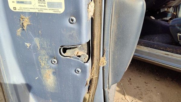 1984 Deville Sedan Driver Left Front Door Latch With Rods/cables Oem — photo 1