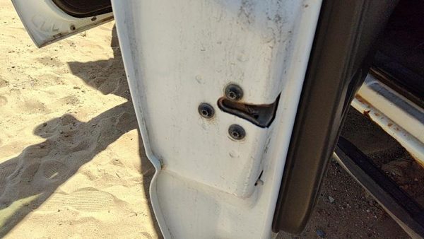 2001-2007 Sierra 1500 Hd Driver Left Rear Door Latch With Rods/Cables Oem Back — photo 2
