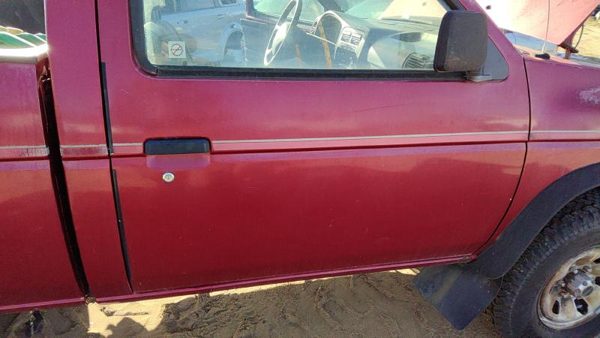 1996 Nissan Hardbody Front Door RH Red — photo 2