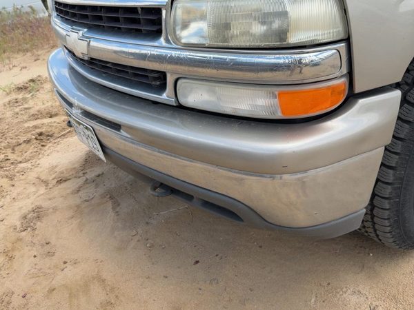 2000-2006 Chevy Suburban Front Bumper With Brackets Assembly Oem Pewter 11U — photo 2