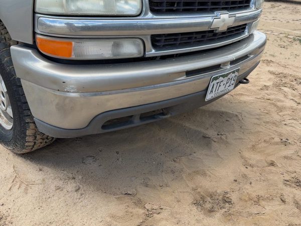 2000-2006 Chevy Suburban Front Bumper With Brackets Assembly Oem Pewter 11U — photo 1