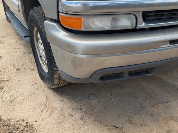 2000-2006 Chevy Suburban Front Bumper With Brackets Assembly Oem Pewter 11U — photo 8