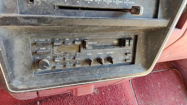1988 Ford F150 Audio & Visual Equip.(radio) — photo 2