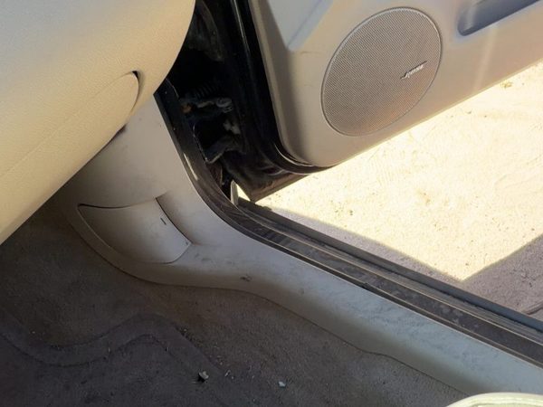 2006-2011 Chevy Impala Passenger Right Lower Kick Trim Panel Oem Neutral 522 — photo 1