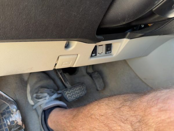 04-09 Prius Lower Dash Under Column Knee Bolster Trim Panel Oem Bisque Fe41 — photo 4