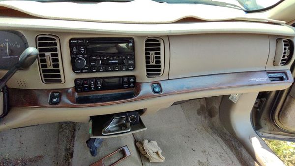 1999 Buick Park Avenue Dash Panel Tan Wood Grain — photo 1