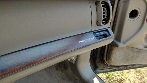 1999 Buick Park Avenue Dash Panel Tan Wood Grain — photo 2
