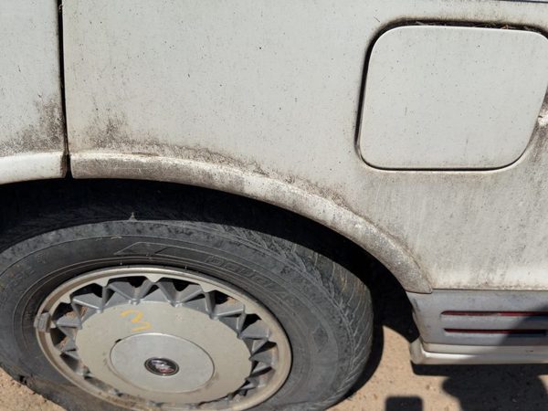 1993 Olds Eighty Eight Driver Left Rear Moulding On Door Wheel Edge Oem White — photo 2